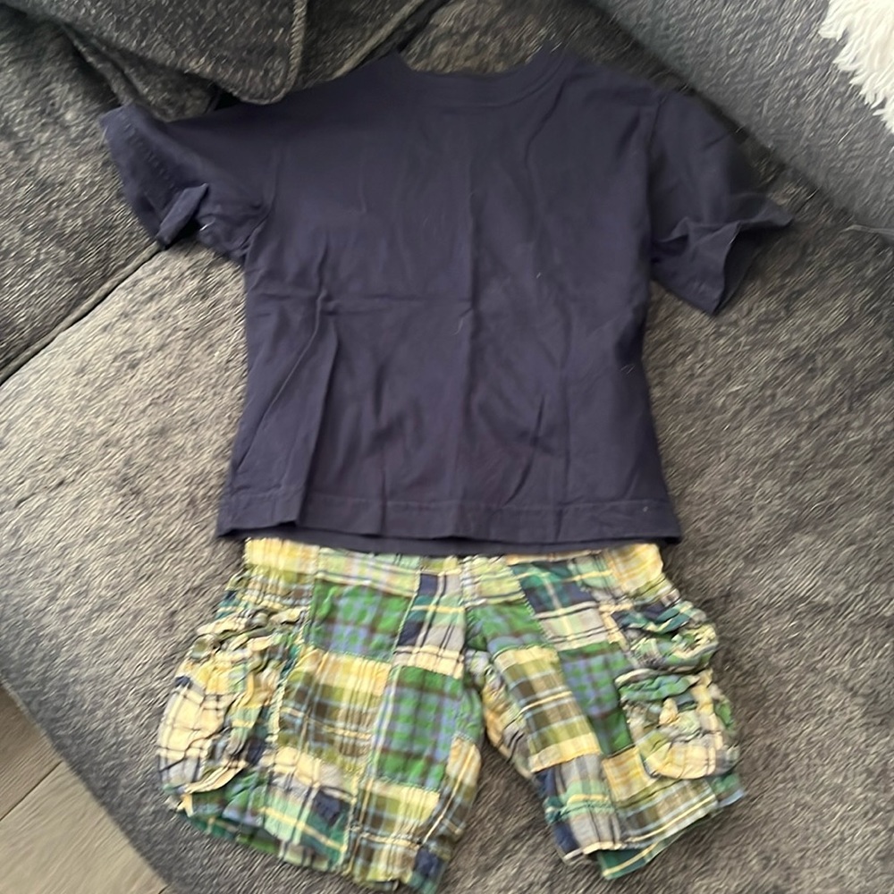 Boys Outfit. SS short and plaid cargo shorts. Size 5